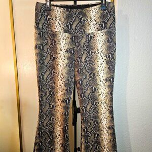 Athena Marie Legging/Stretch Flare Bottom Snake Skin Design Pants/Size Large